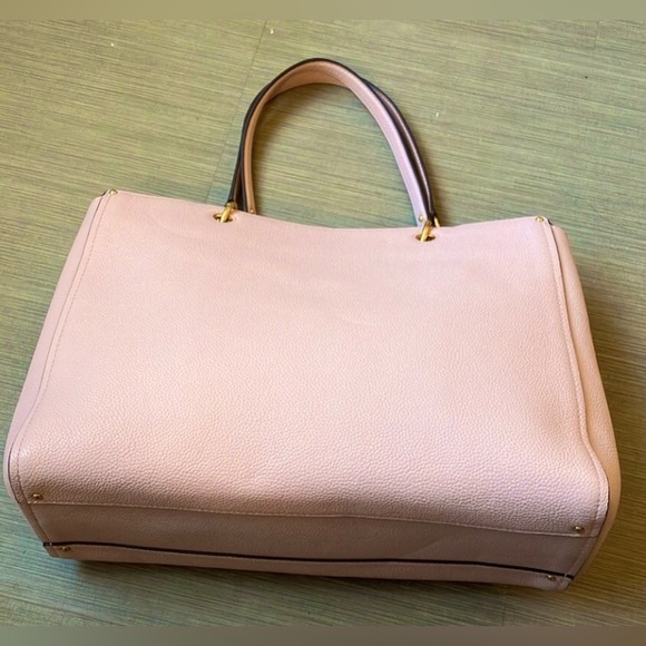 Tory Burch Everly pebble grain leather 2 Way tote bag in soft pastel pink color - Picture 4 of 12